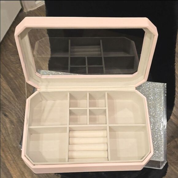 At Home Windowed Sectioned Jewelry Storage - Picture 9 of 10